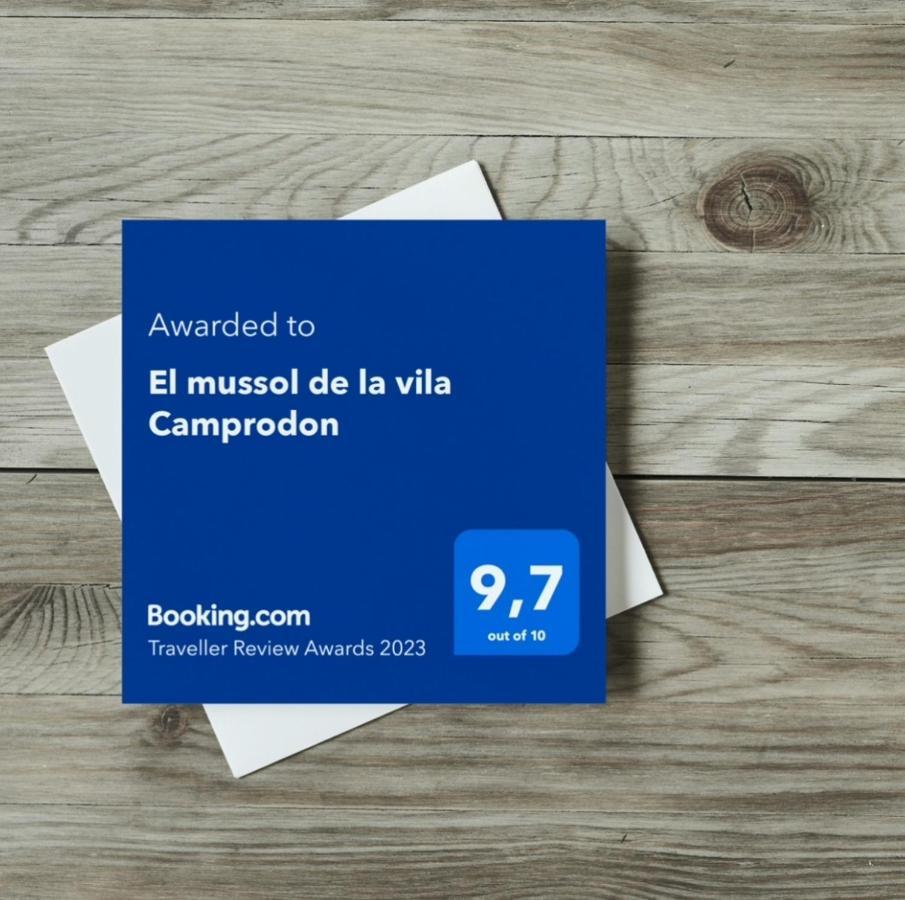 El Mussol De La Vila Camprodon, Balconets Amb Vistes A La Placa Exterior foto